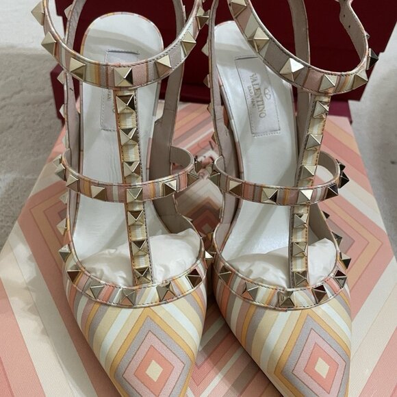 Valentino Garavani Rockstud Ankle Strap Pump - Picture 2 of 7